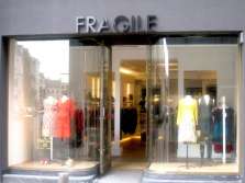 Fragile kleding
